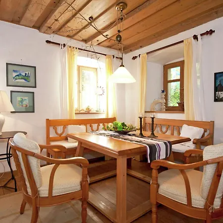 Σπίτι διακοπών Cosy With Gazebo